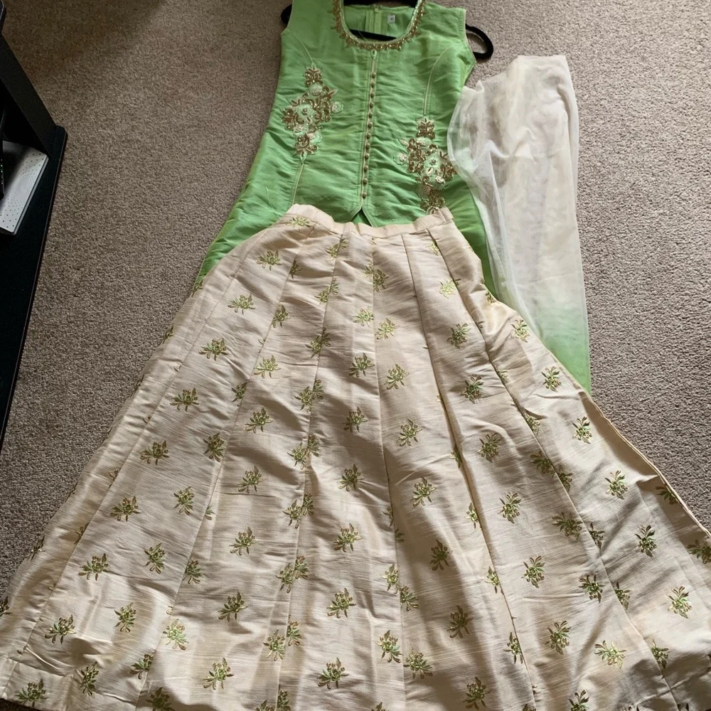 Green Lehenga dress size 34. Used once! - Picture 3 of 3